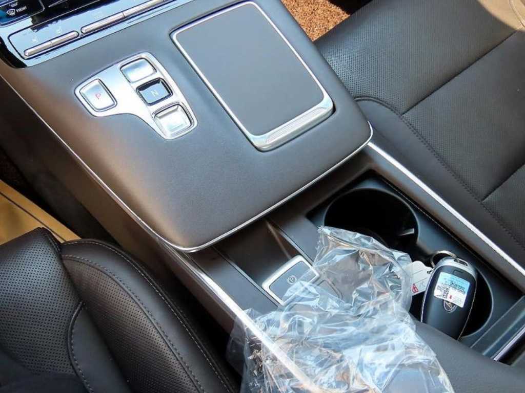 HYUNDAI Grandeur - Vista 11