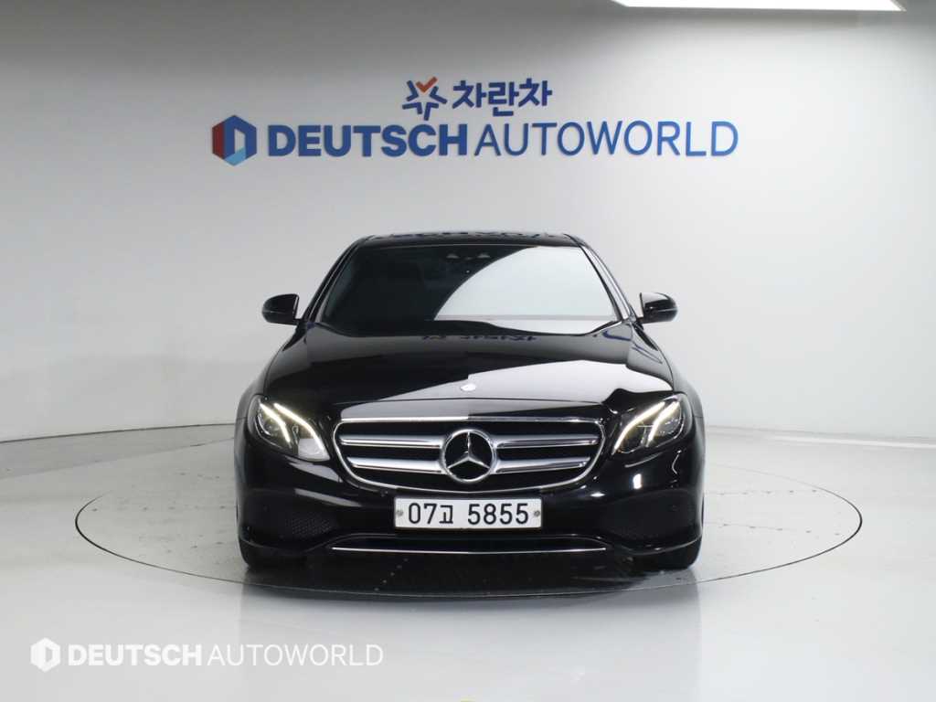 Mercedes Benz E class - Vista 3