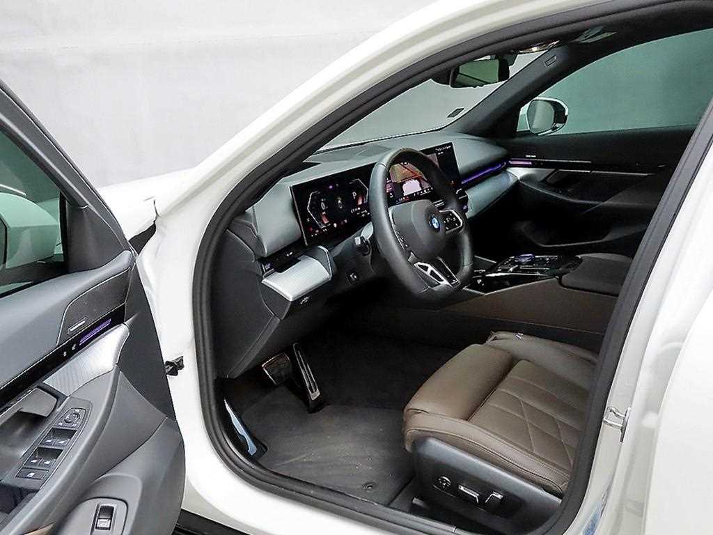 BMW 5 Series - Vista 5