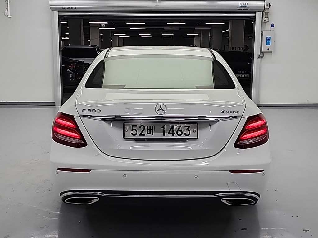 Mercedes Benz E class - Vista 3