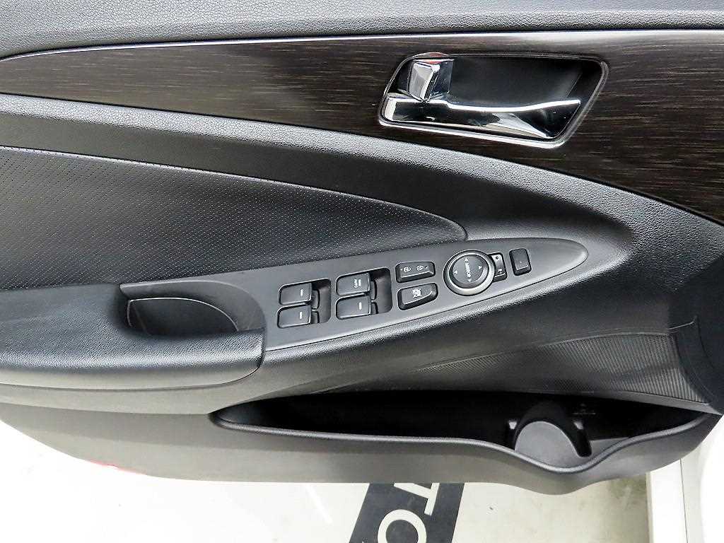 HYUNDAI Sonata - Vista 11