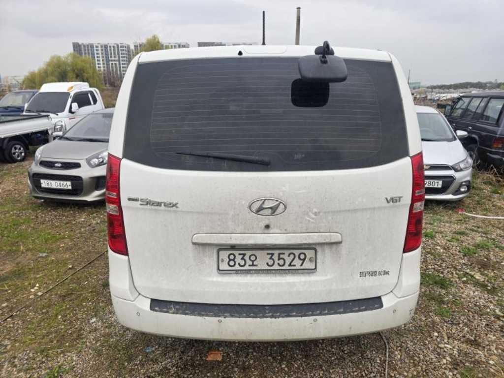 HYUNDAI Starex - Vista 2
