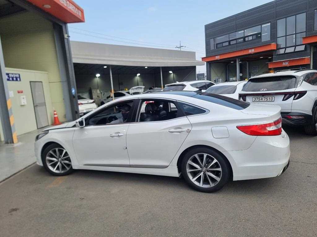 HYUNDAI Grandeur - Vista 8