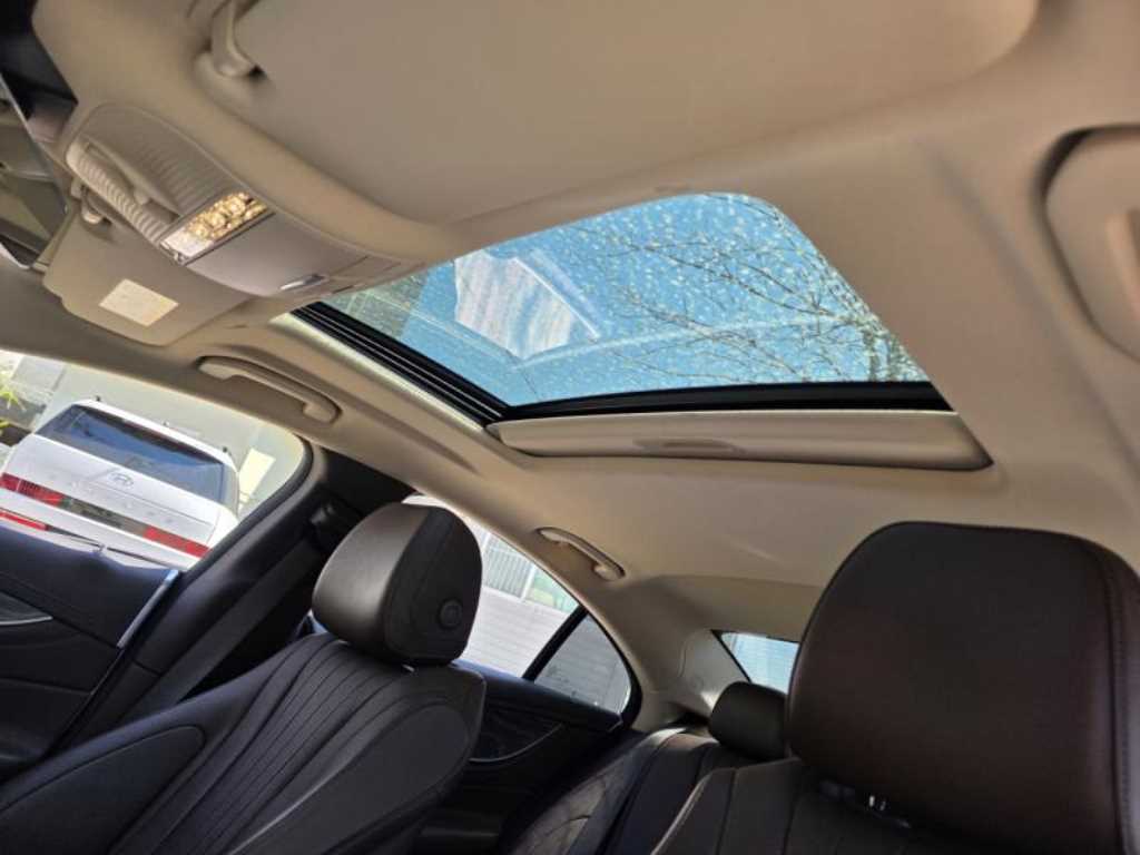 Mercedes Benz CLS Class - Vista 6