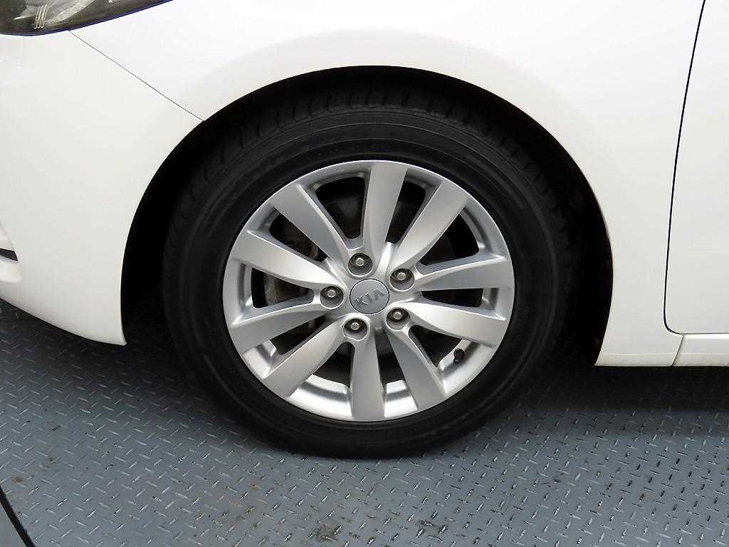 KIA K3 2014 Blanco - Importación desde Corea - HF Imports Iquique - Foto 19