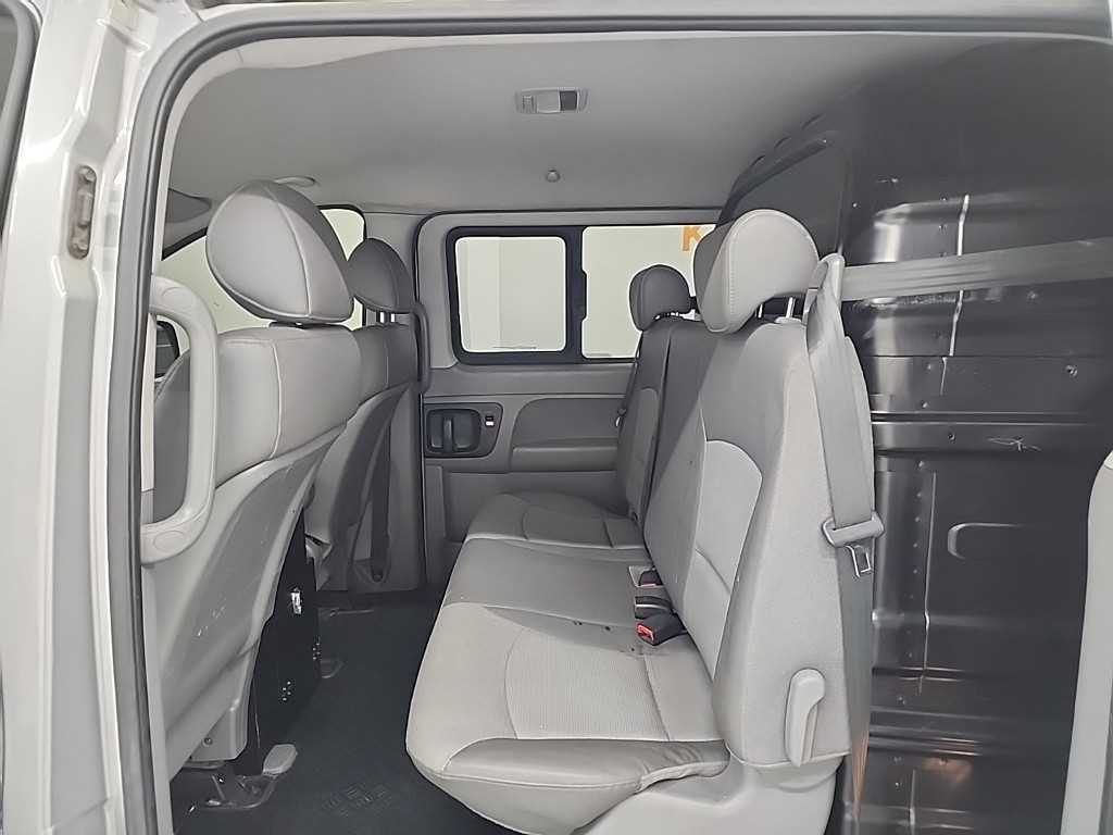 HYUNDAI Starex - Vista 12