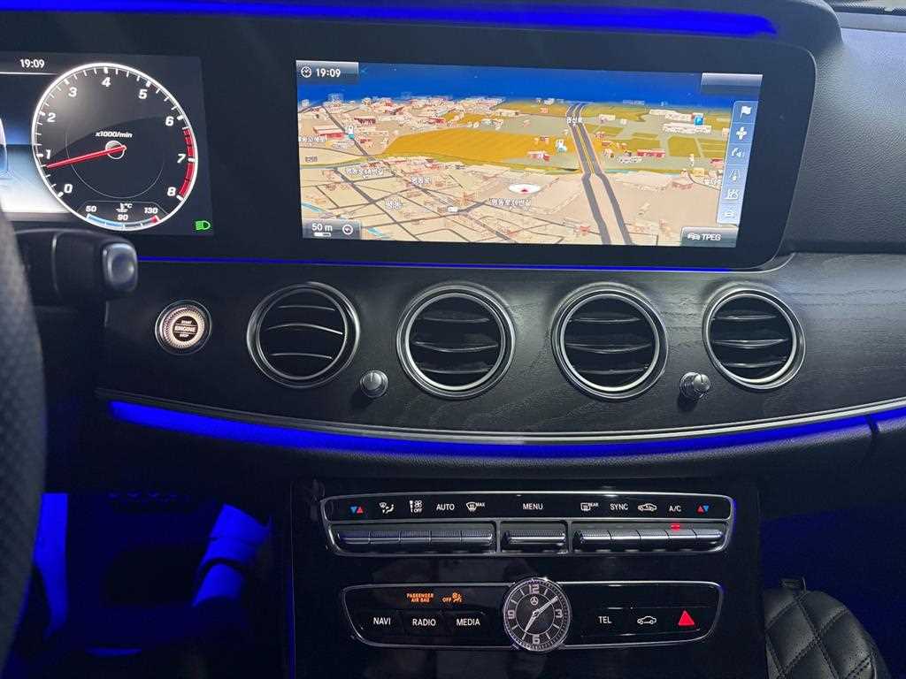 Mercedes Benz E class - Vista 11