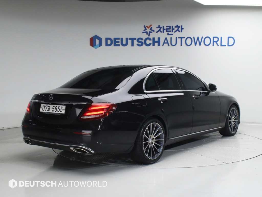 Mercedes Benz E class - Vista 2