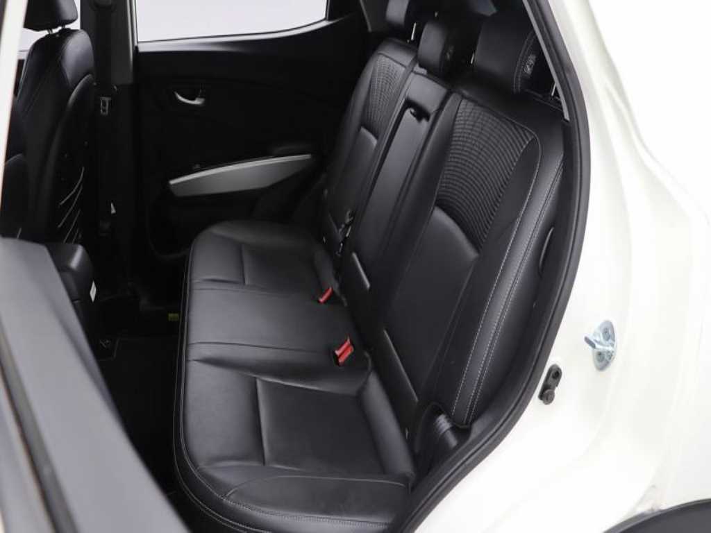 Ssangyong Tivoli - Vista 9