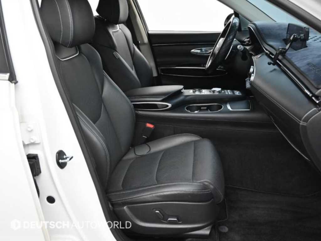 Genesis GV70 - Vista 10