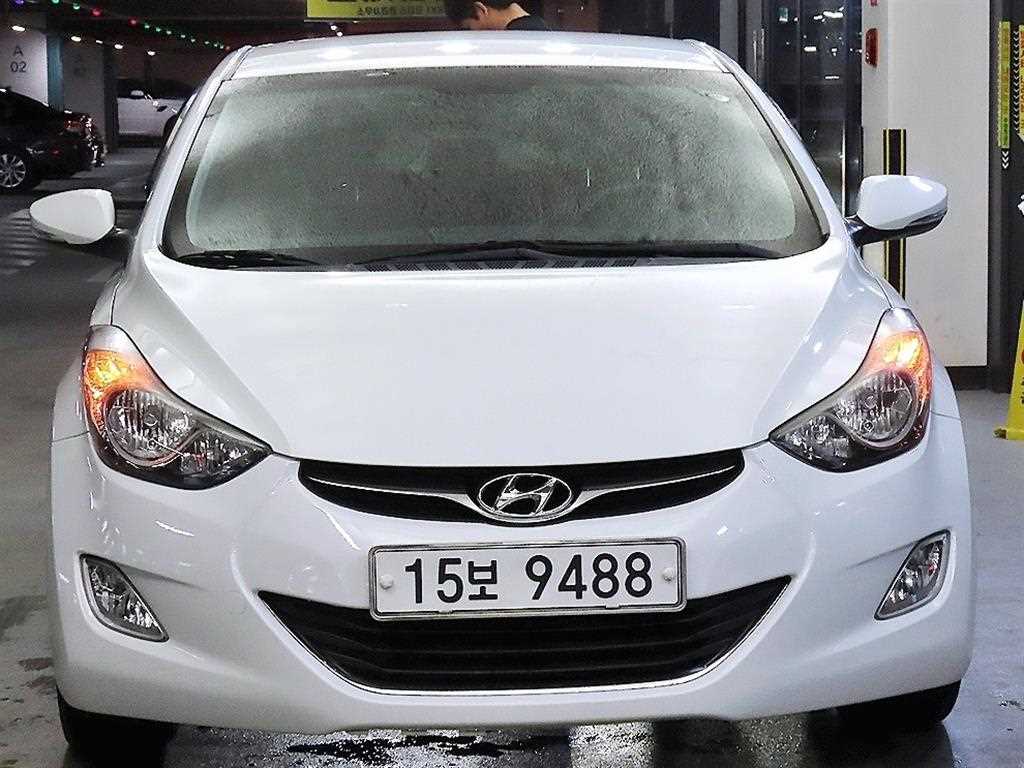 HYUNDAI Avante - Vista 2