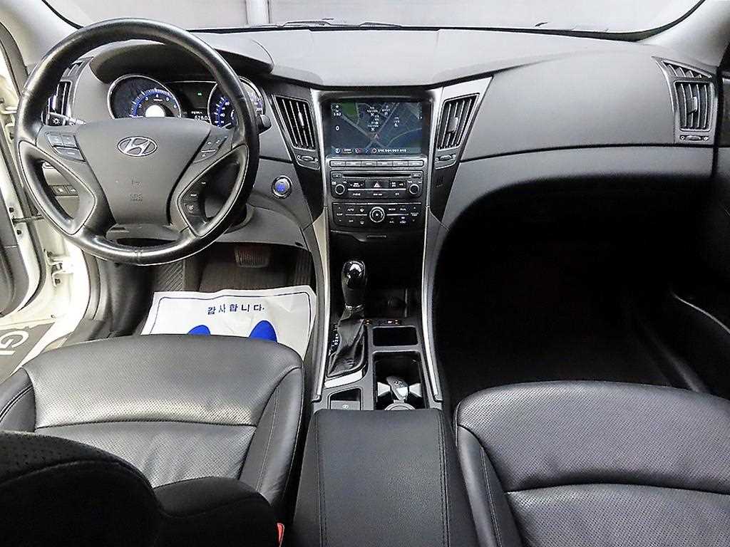 HYUNDAI Sonata - Vista 7