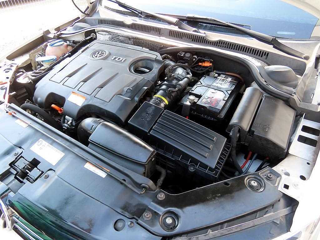 Volkswagen Jetta 2011 Blanco - Importación desde Corea - HF Imports Iquique - Foto 19