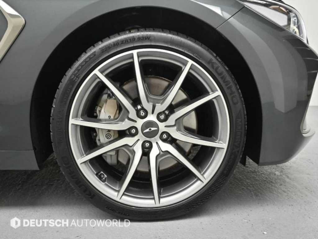 Genesis G70 - Vista 5