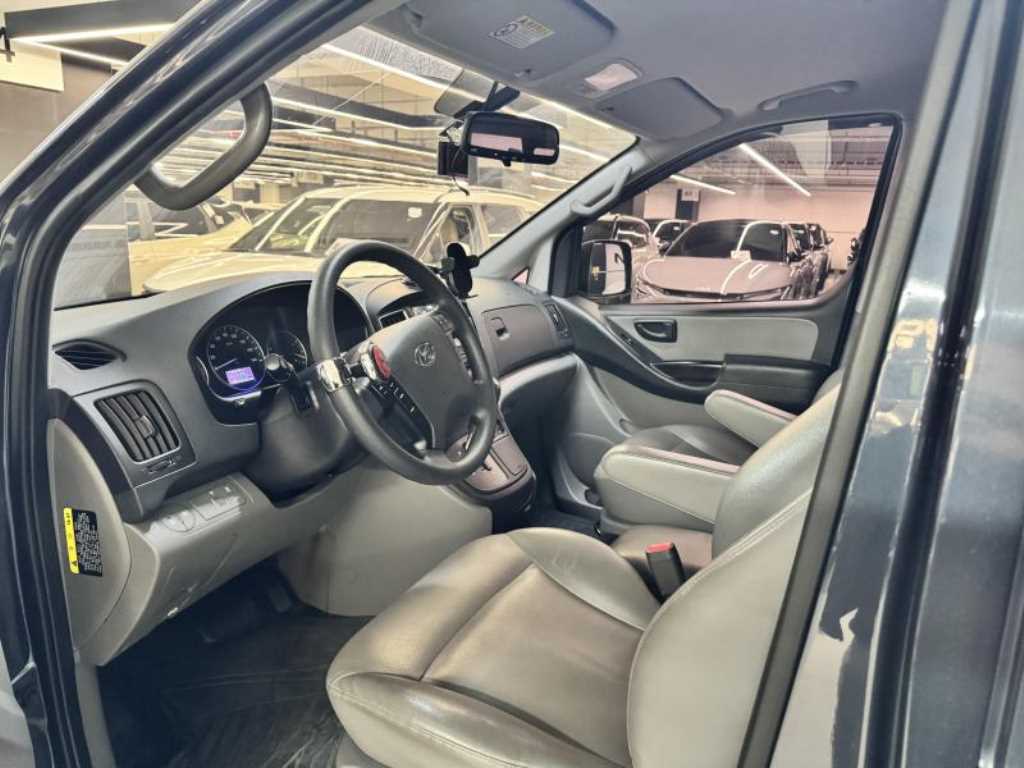 HYUNDAI Starex - Vista 4