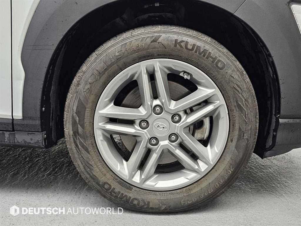 HYUNDAI Kona - Vista 5