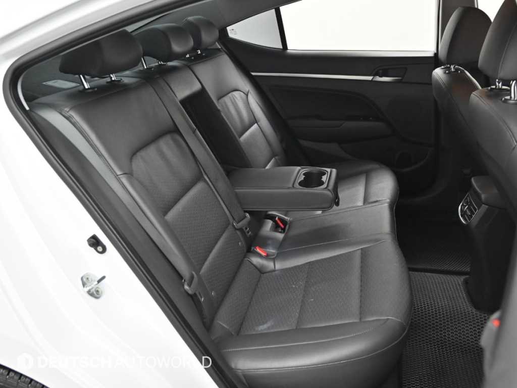 HYUNDAI Avante - Vista 12