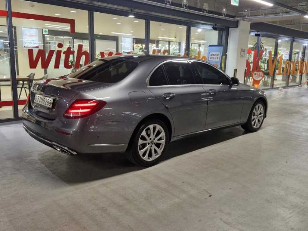 Mercedes Benz E class - Vista 4