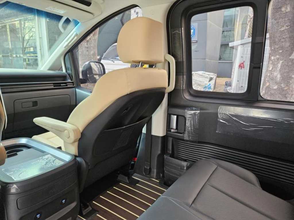 HYUNDAI Staria - Vista 12