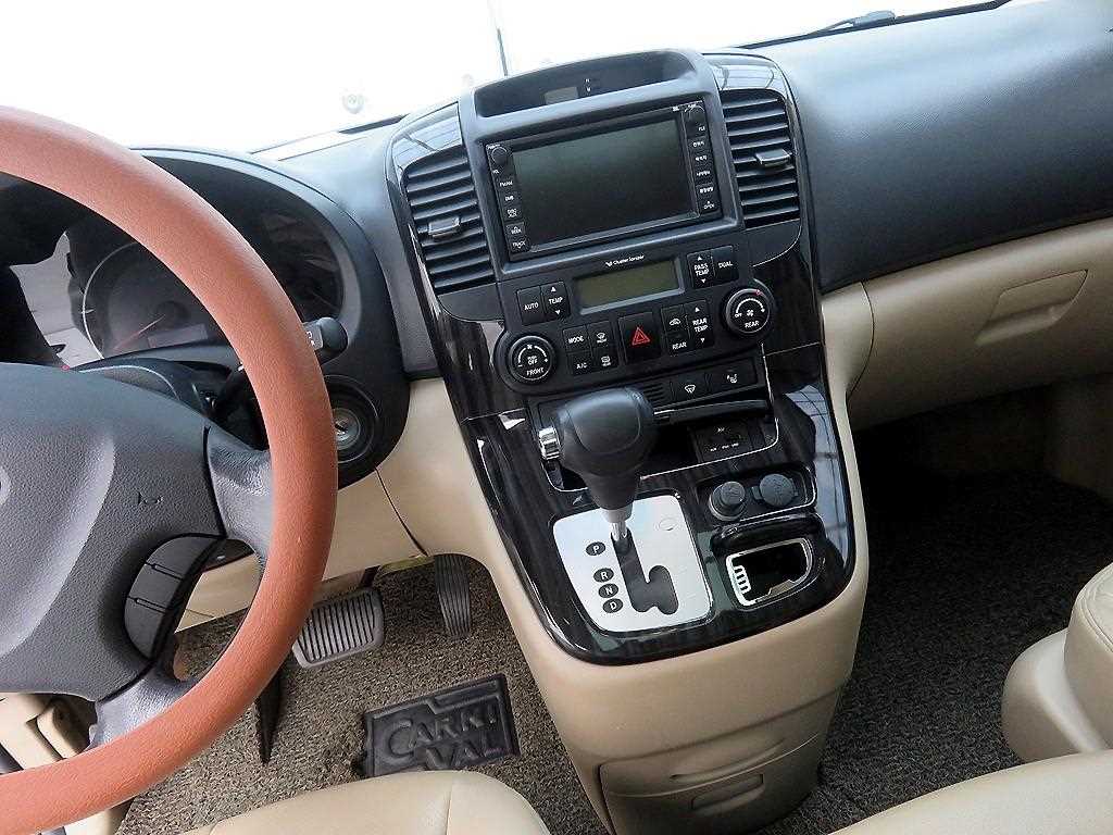 KIA Carnival - Vista 11