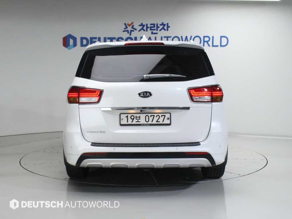 KIA Carnival - Vista 4