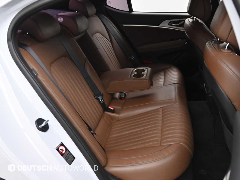 Genesis G70 - Vista 12