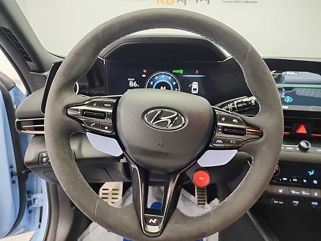 HYUNDAI Avante - Vista 9