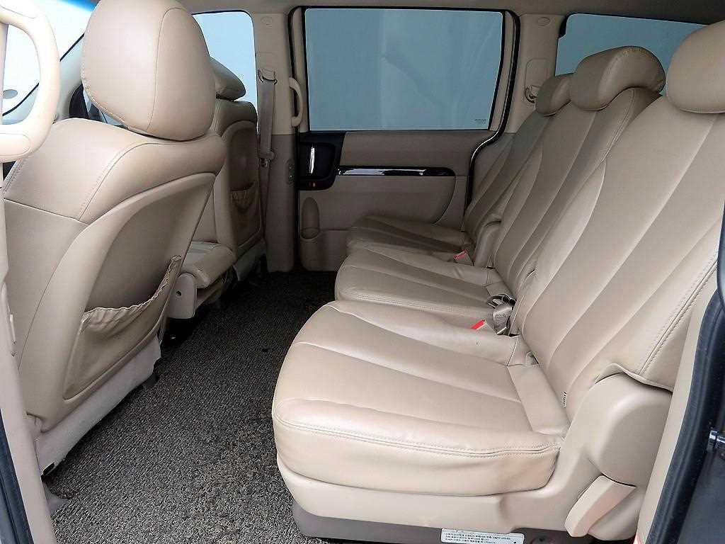 KIA Carnival - Vista 7