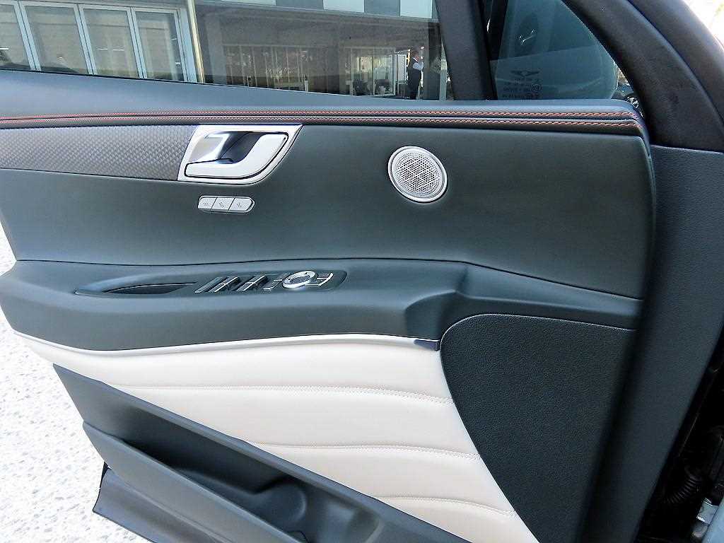 Genesis GV80 - Vista 11