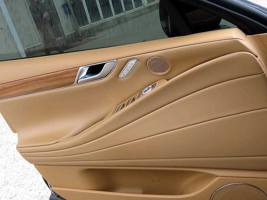 Genesis G80 - Vista 12