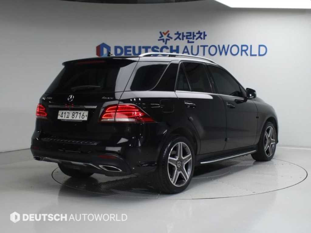 Mercedes Benz GLE Class - Vista 2