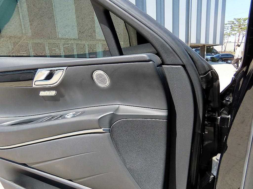 Genesis GV80 - Vista 11