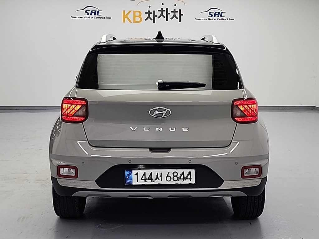 HYUNDAI Venue - Vista 3