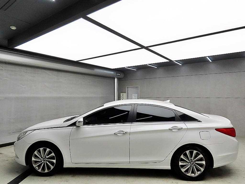 HYUNDAI Sonata - Vista 4