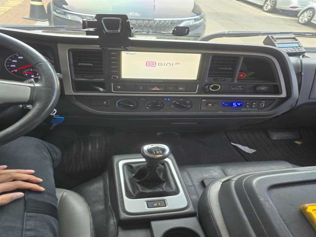 medium and large cargo truck - Vista 8