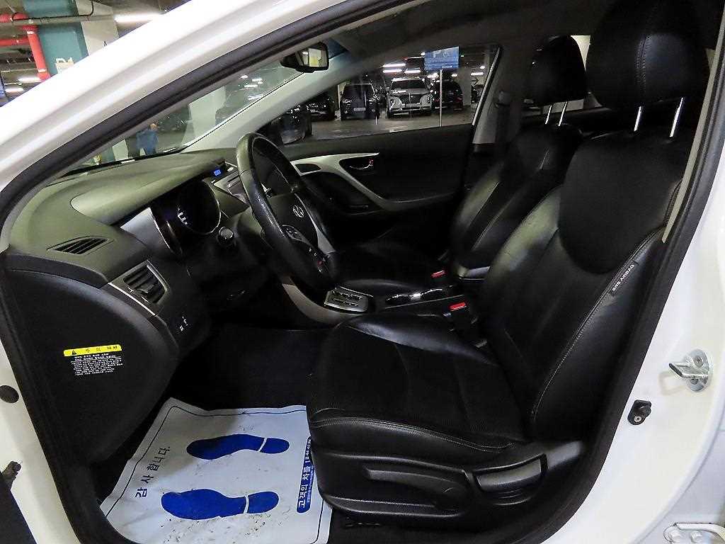 HYUNDAI Avante - Vista 6