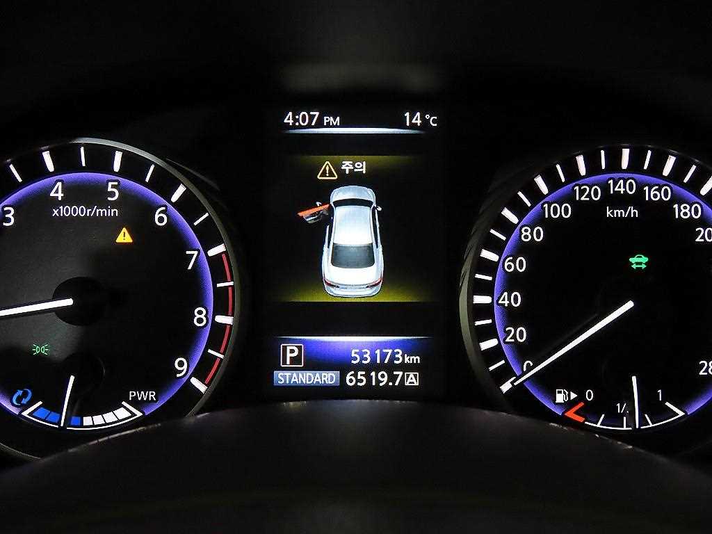 Infiniti Q - Vista 9