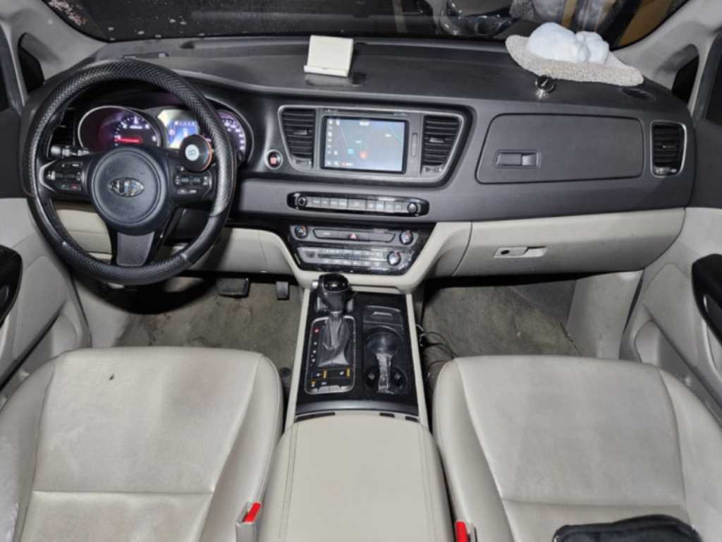 KIA Carnival - Vista 6