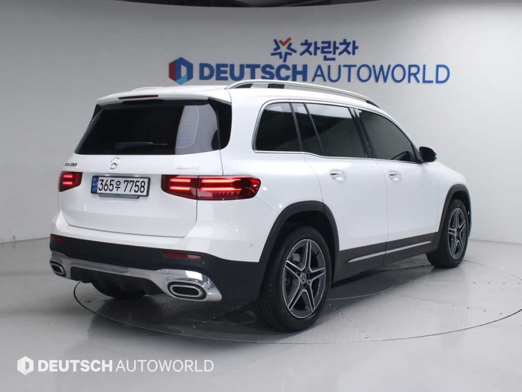 Mercedes Benz GLB Class - Vista 2