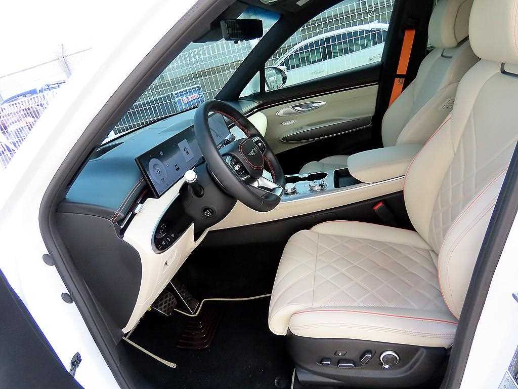 Genesis GV70 - Vista 5