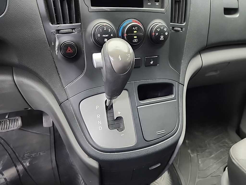 HYUNDAI Starex - Vista 8