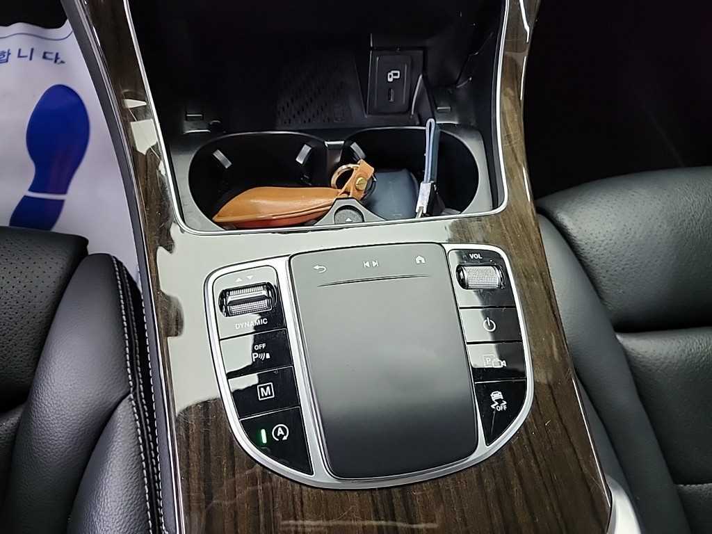 Mercedes Benz GLC Class - Vista 8