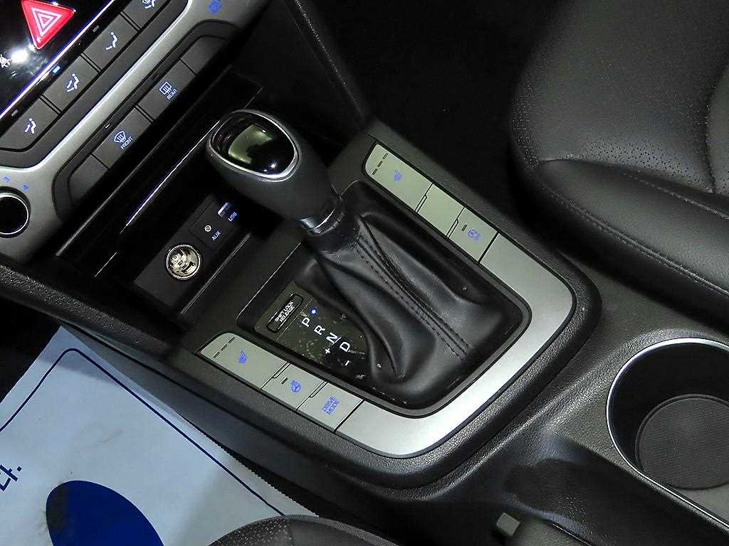 HYUNDAI Avante - Vista 12