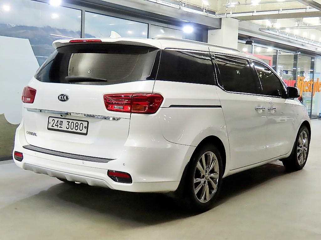 KIA Carnival - Vista 4