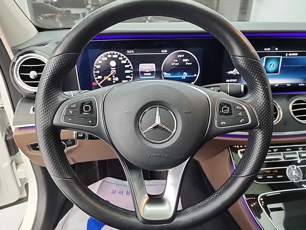 Mercedes Benz E class - Vista 9