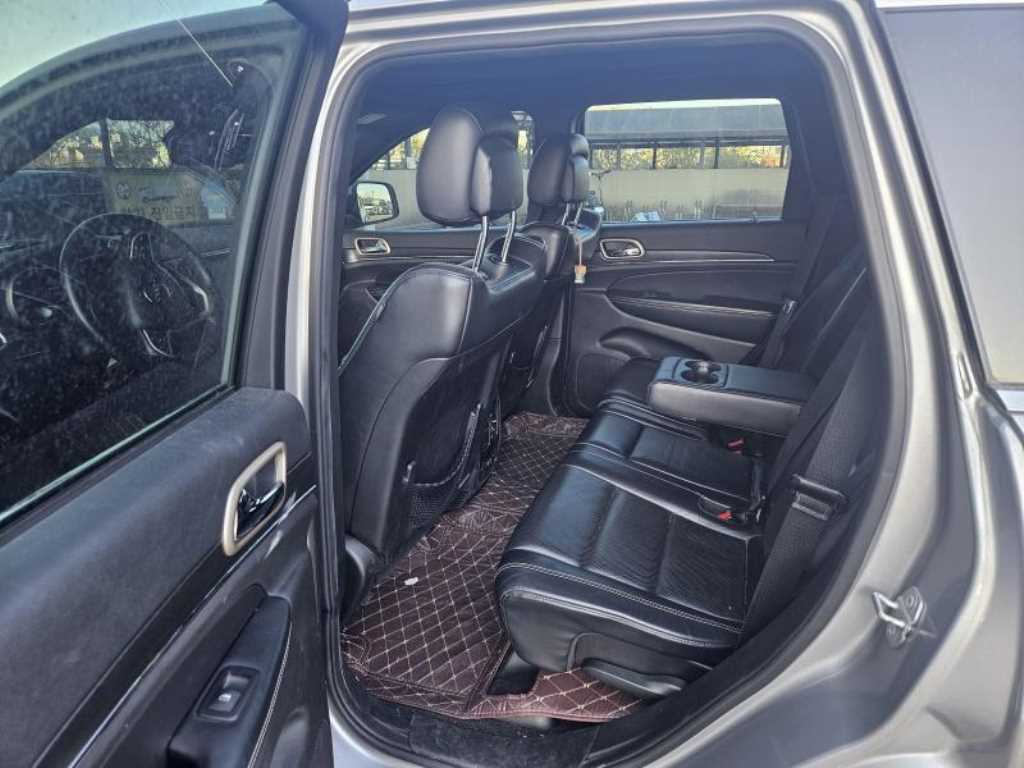 Jeep Cherokee - Vista 6