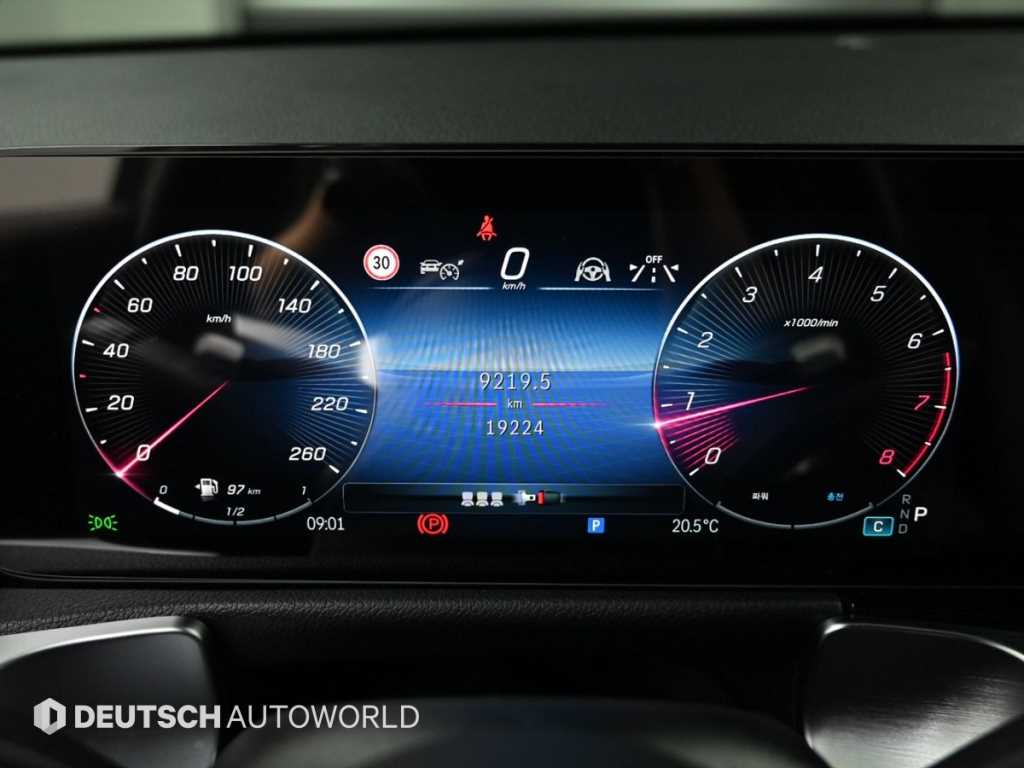 Mercedes Benz GLB Class - Vista 8