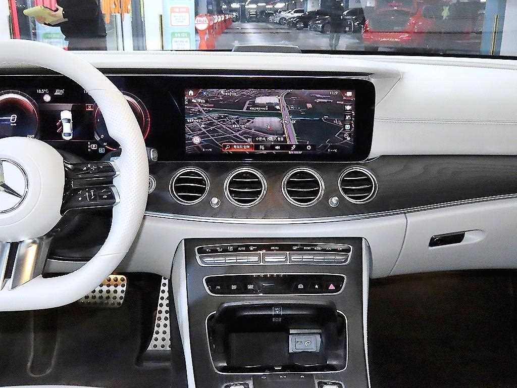 Mercedes Benz E class - Vista 11