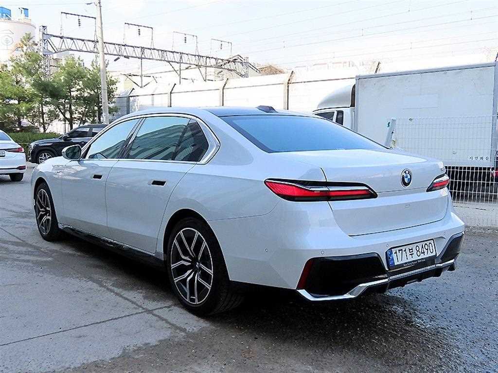 BMW 7 Series - Vista 3