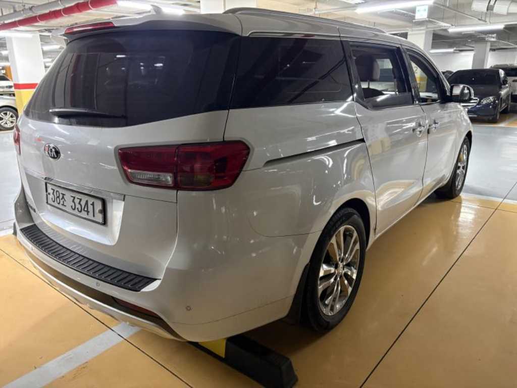 KIA Carnival - Vista 6